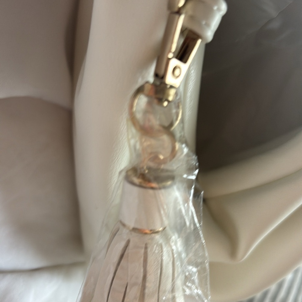 Understated began leather crescent clutch purse with chain ,Tasso and dust bag - Picture 8 of 9